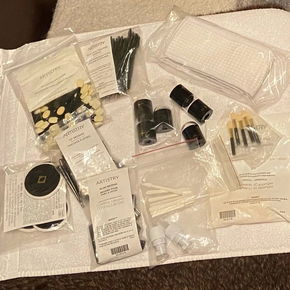 New Artistry Brand Make Up brushes - Picture 2 of 15